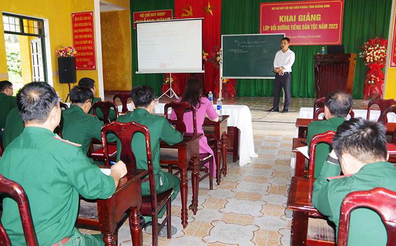 Bộ đội Biên phòng tỉnh: Khai giảng lớp bồi dưỡng tiếng Bru-Vân Kiều năm 2023