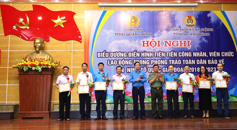 Đoàn viên, người lao động chung tay bảo vệ an ninh Tổ quốc
