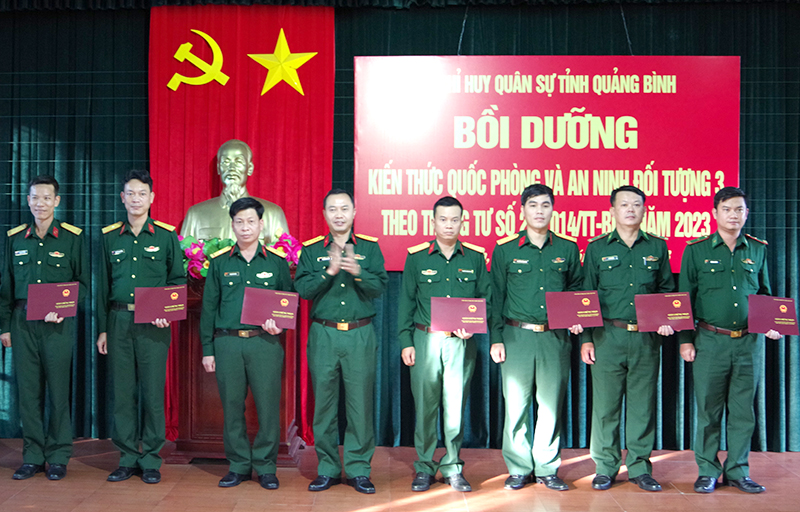 Bế mạc lớp bồi dưỡng kiến thức cho sĩ quan thuộc đối tượng 3