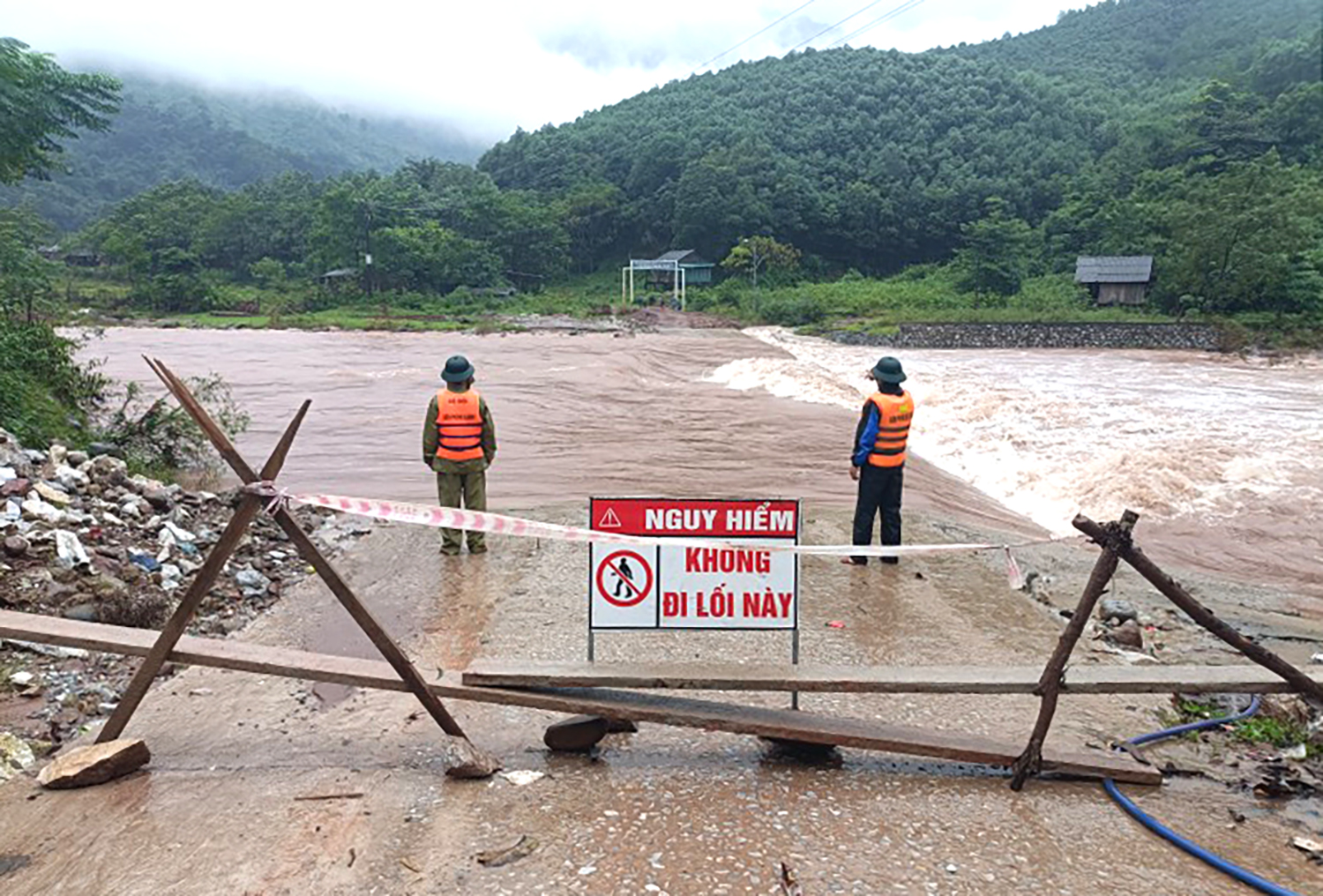 Chủ động ứng phó mưa lớn trên đất liền và gió mạnh trên biển