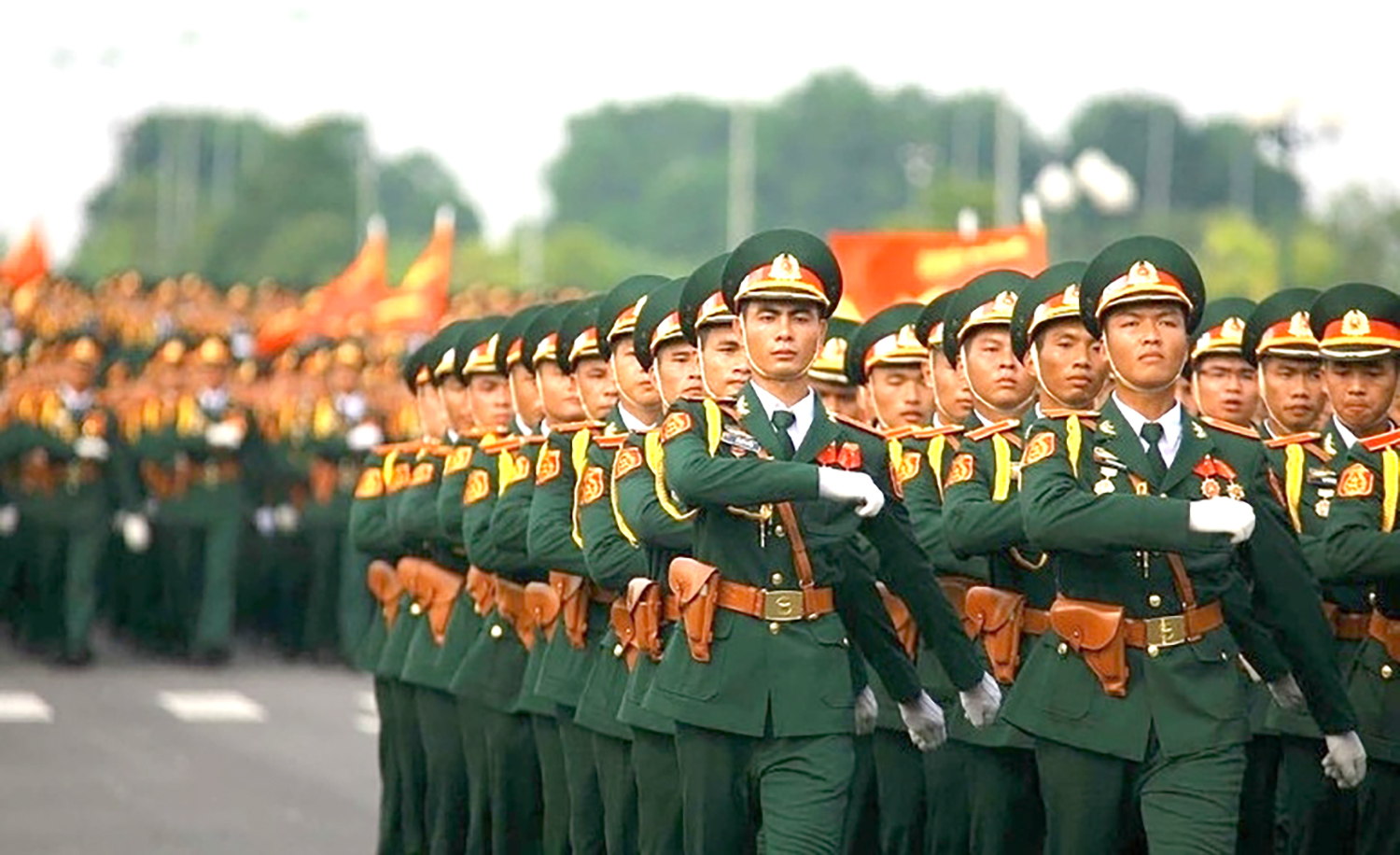 Tuổi phục vụ tại ngũ của sỹ quan, quân nhân chuyên nghiệp đang công tác trong Quân đội được quy định như thế nào?