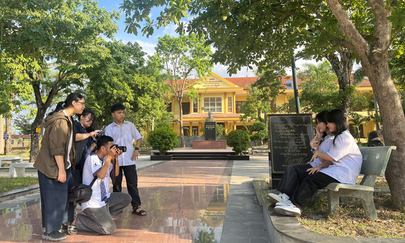 Những truyền thông viên đặc biệt