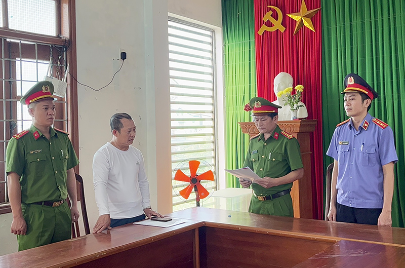 Khởi tố đối tượng chiếm đoạt tài sản