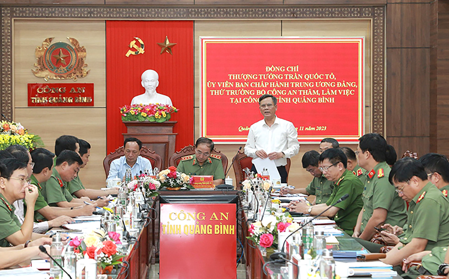 Thứ trưởng Bộ Công an Trần Quốc Tỏ làm việc với Công an tỉnh