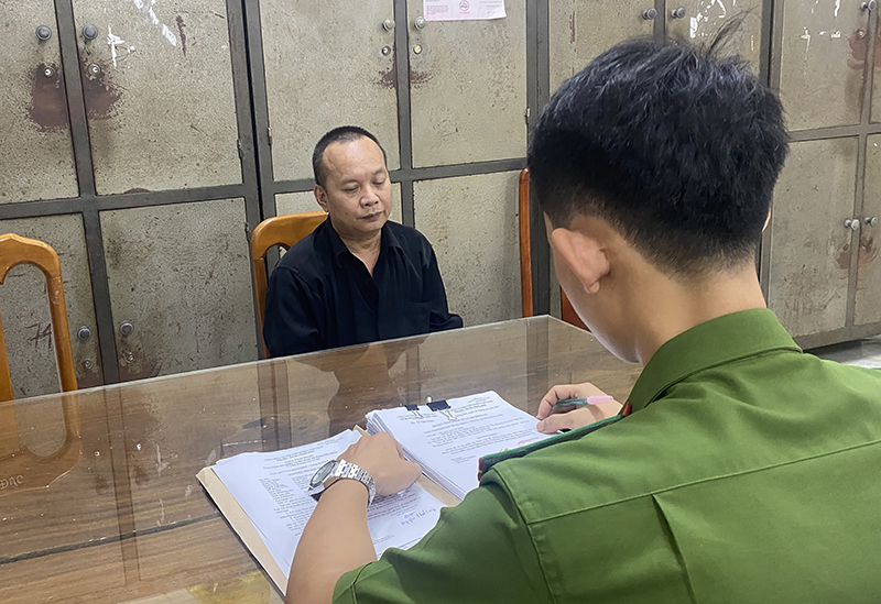 Cam go cuộc chiến với "tín dụng đen"