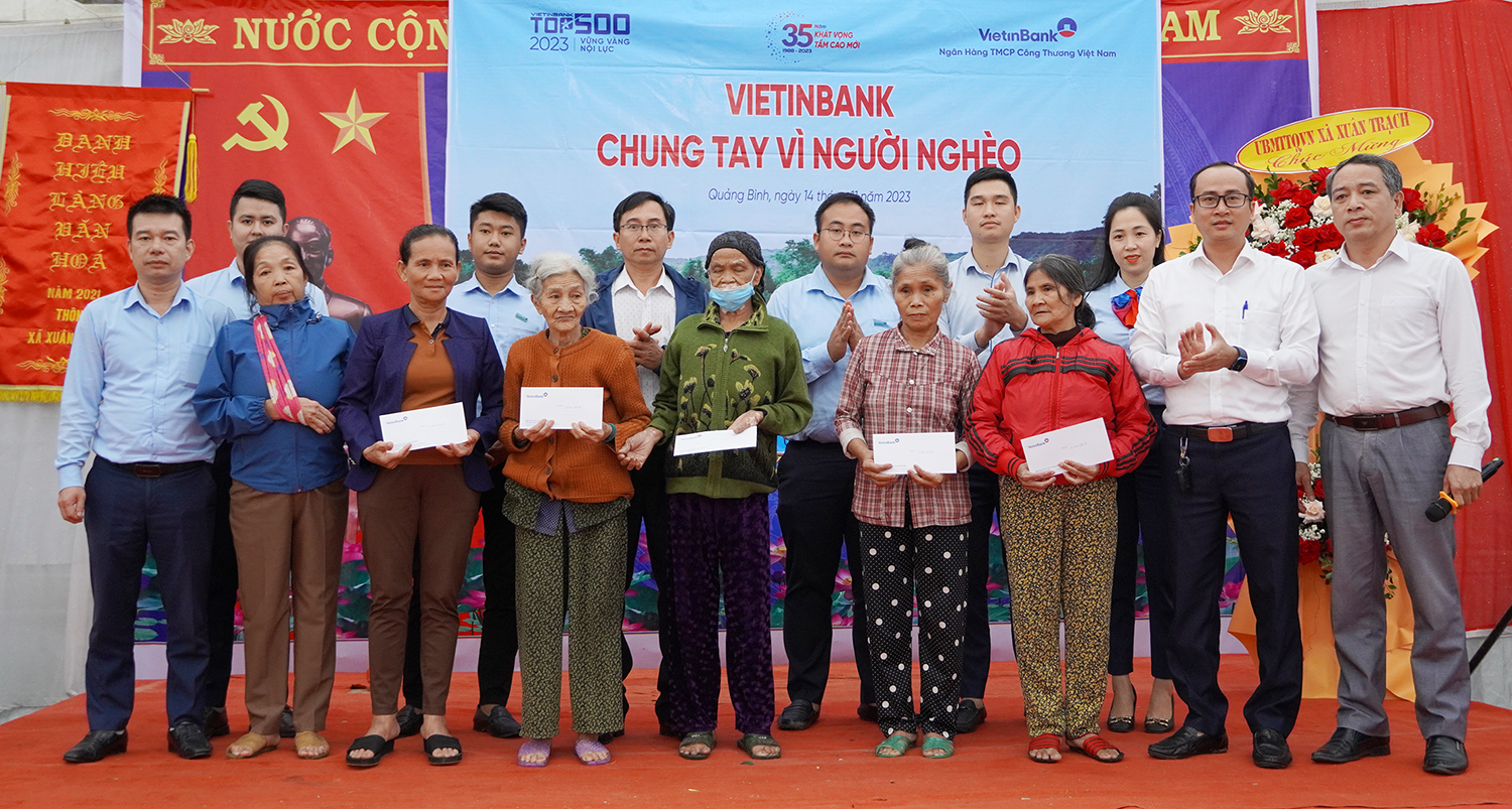 Trao quà hỗ trợ cho các gia đình khó khăn trên địa bàn huyện Bố Trạch