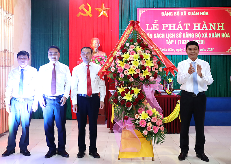 Minh Hóa: 14/15 xã, thị trấn đã phát hành, công bố lịch sử đảng bộ