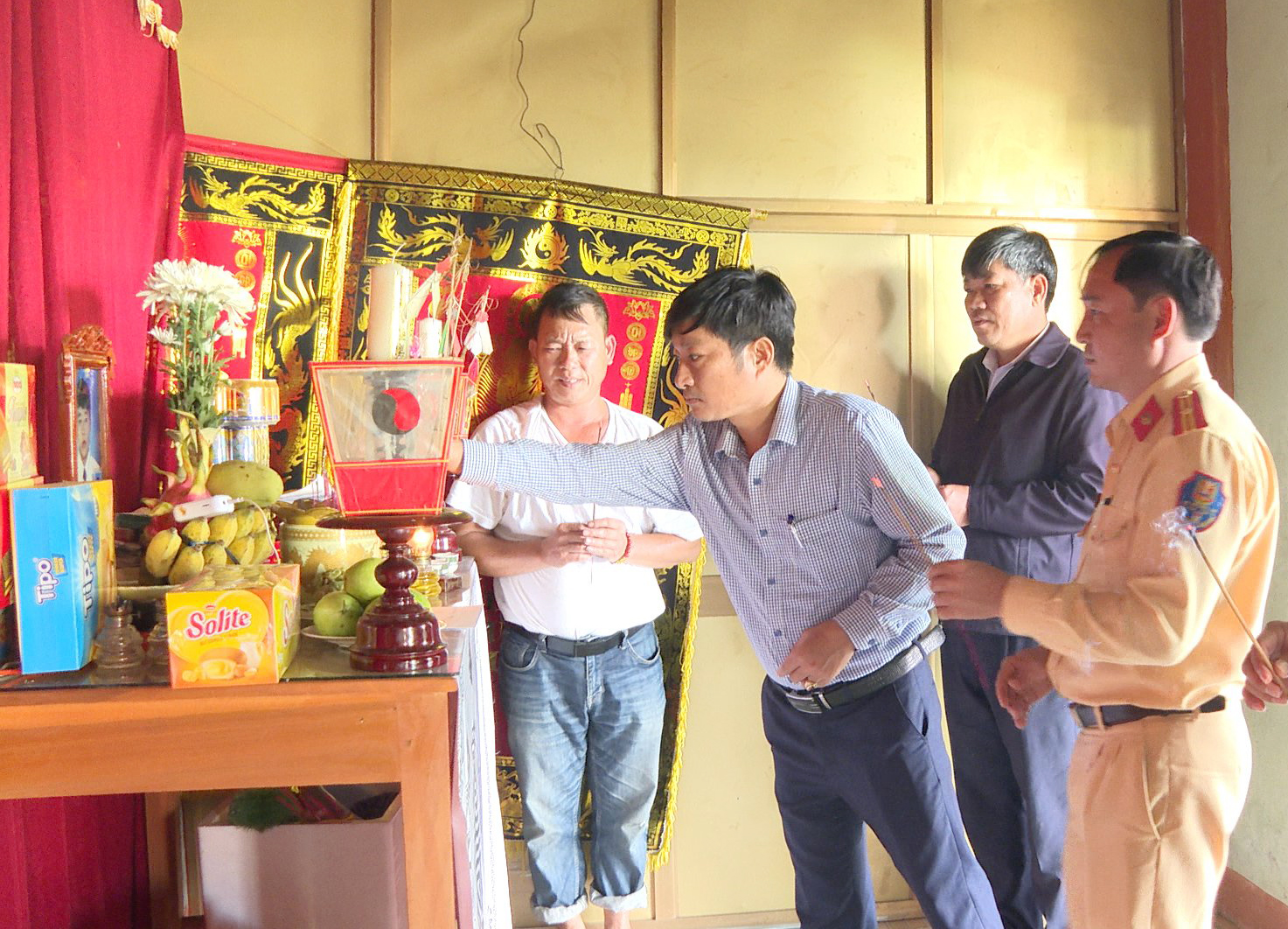 Lệ Thủy: Thăm các gia đình có nạn nhân tử vong do tai nạn giao thông