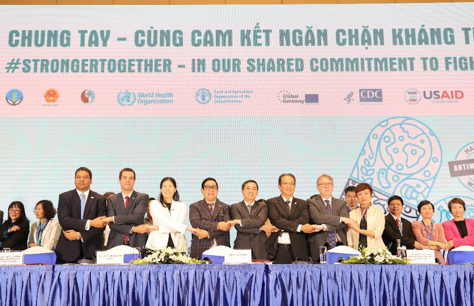 Mỗi người dân cần có ý thức không sử dụng kháng sinh bừa bãi