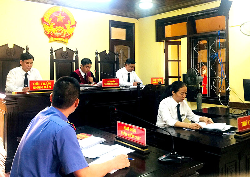 Vượt qua áp lực, nâng cao chất lượng xét xử