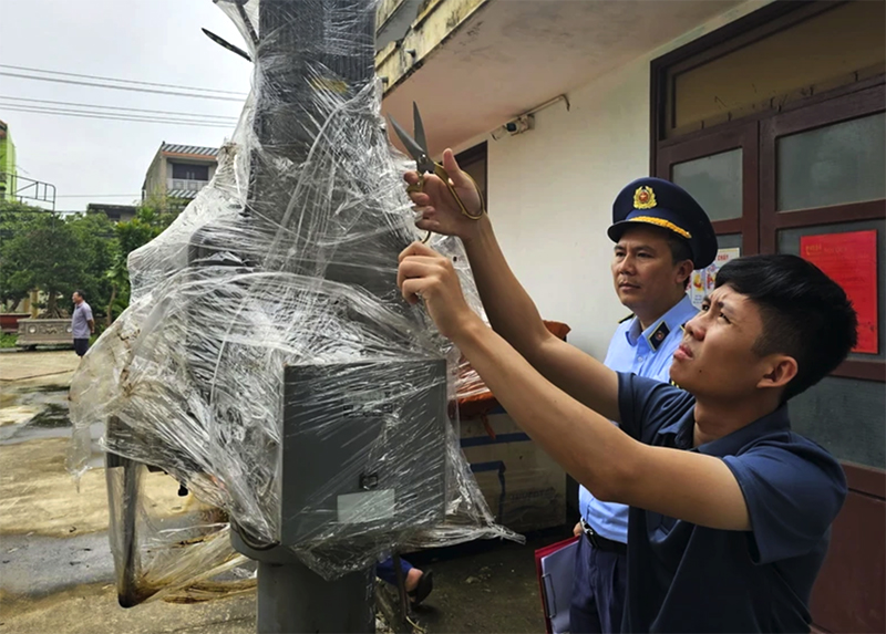 Thu giữ nhiều hàng hóa, máy móc gia dụng không rõ nguồn gốc
