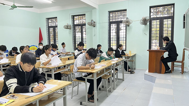 Trên 1.800 học sinh lớp 9, lớp 12 tham gia kỳ thi chọn học sinh giỏi cấp tỉnh