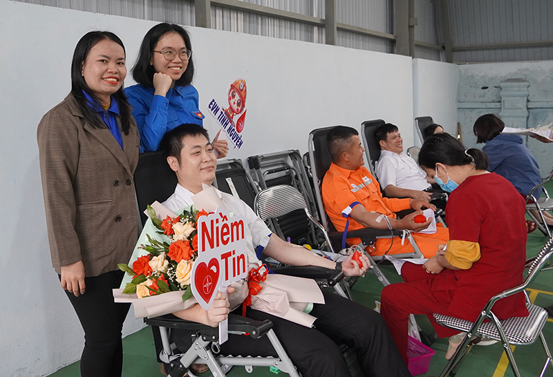 Giọt máu tri ân