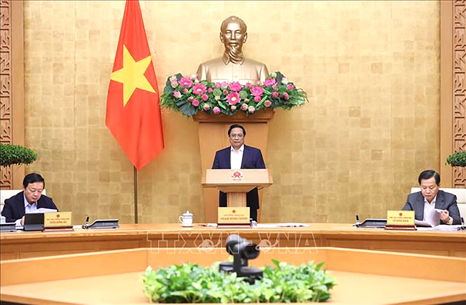 Nhất quán mục tiêu ưu tiên thúc đẩy tăng trưởng gắn với giữ vững ổn định kinh tế vĩ mô