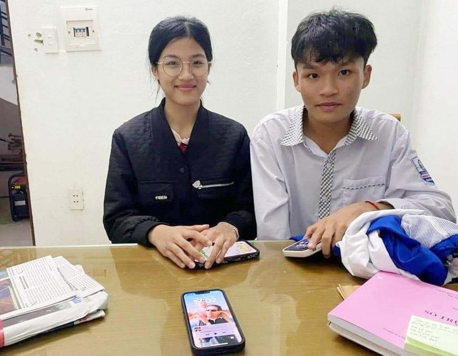 Bố Trạch: Học sinh nhặt được điện thoại, nhờ Công an trả lại người đánh rơi