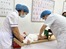 Trẻ em sẽ được uống miễn phí vaccine phòng bệnh Rotavirus trong 2024