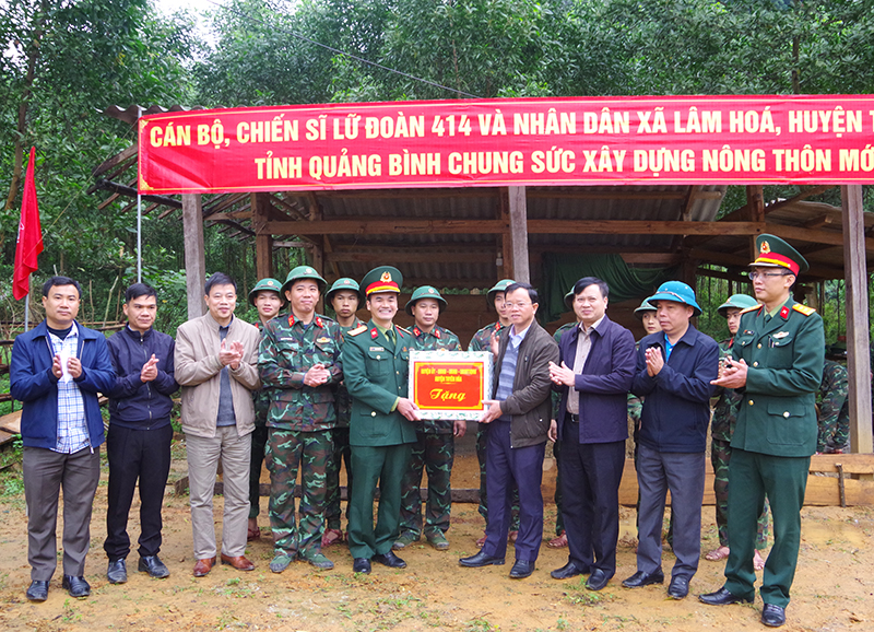Thăm, động viên cán bộ, chiến sỹ Lữ đoàn 414