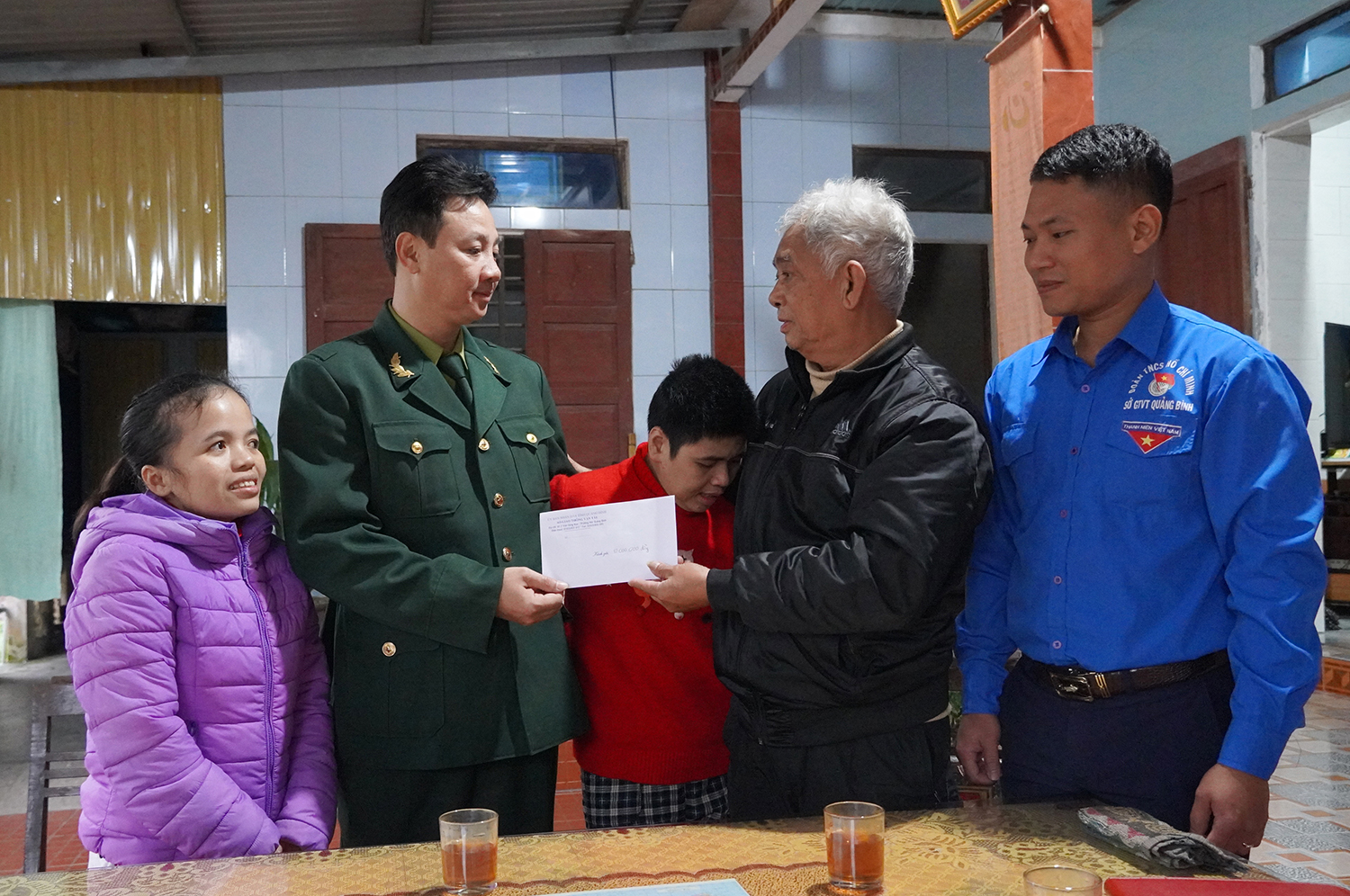 Sở Giao thông vận tải thăm, tặng quà gia đình chính sách