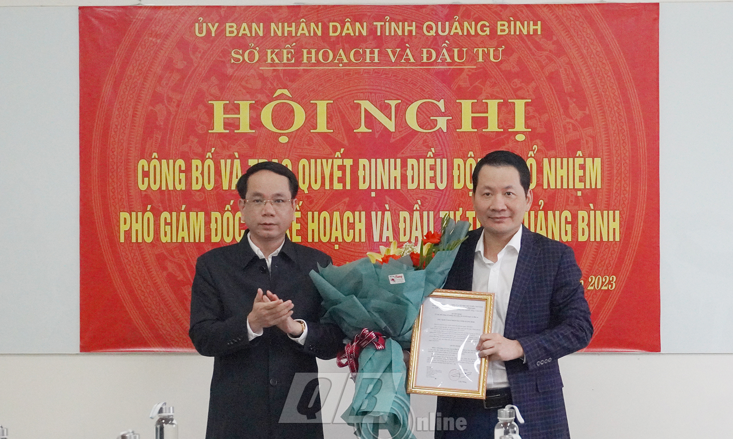 Trao các quyết định về công tác cán bộ