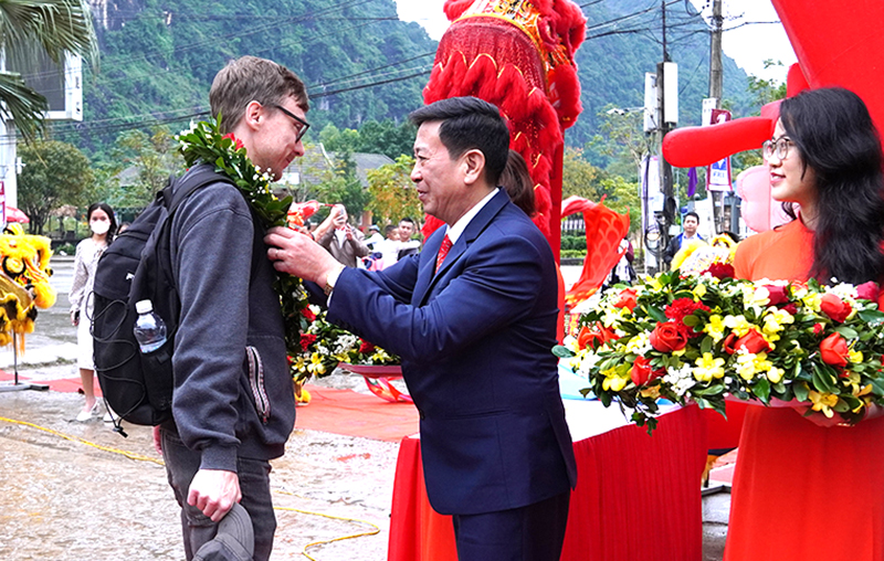 Vườn quốc gia Phong Nha-Kẻ Bàng đón những vị khách đầu tiên đến tham quan