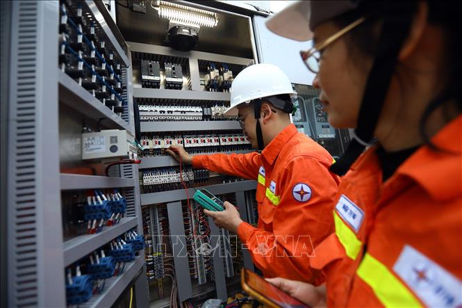 EVN lý giải vì sao giá điện chỉ tăng, không giảm