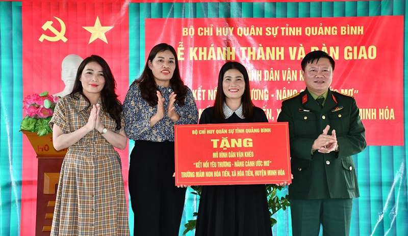 Khánh thành và bàn giao mô hình dân vận khéo ở xã Hóa Tiến