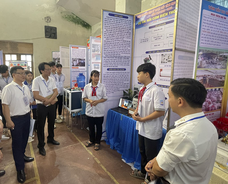Sôi nổi cuộc thi khoa học kỹ thuật học sinh trung học