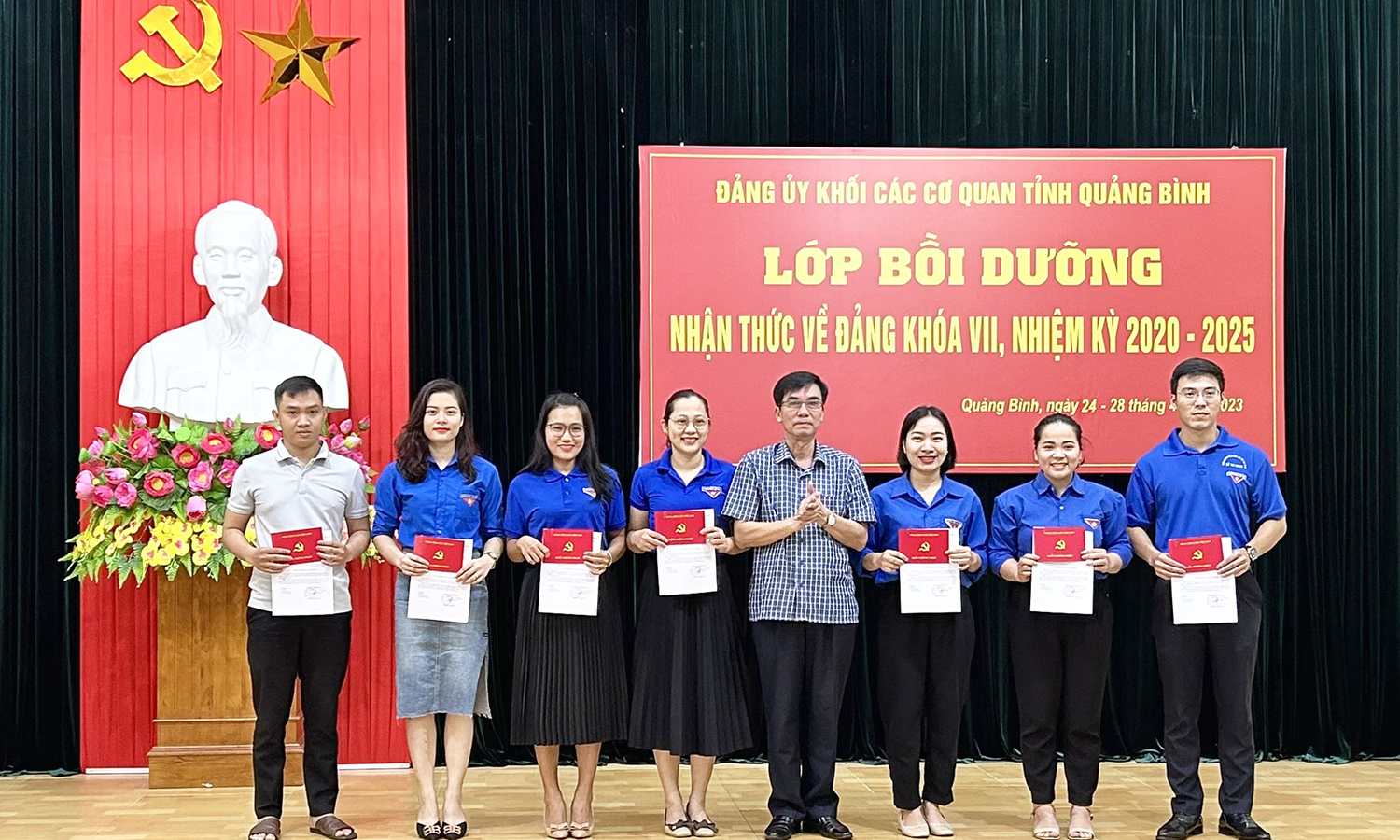 Toàn tỉnh kết nạp hơn 1.500 đảng viên mới