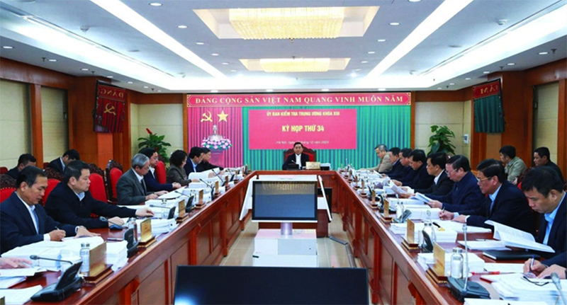 Quy định mới của Bộ Chính trị: Cán bộ vi phạm mà không nhận trách nhiệm, xử lý thế nào?