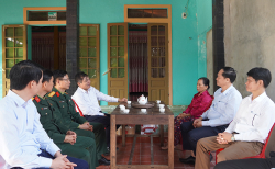 Thăm, chúc Tết gia đình quân nhân đang làm nhiệm vụ tại nhà giàn DK1, quần đảo Trường Sa