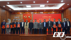 Công bố quyết định của Ban Bí thư và ký cam kết trách nhiệm về công tác cán bộ
