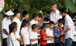 Phiên chợ của những tấm lòng