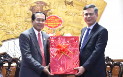 Đoàn đại biểu tỉnh Khăm Muồn (Lào) thăm, chúc Tết tỉnh Quảng Bình
