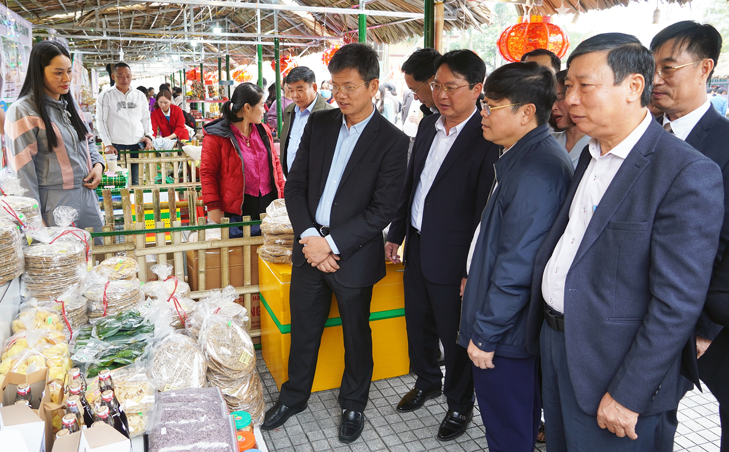 Quảng Ninh: Khai mạc "Phiên chợ nông sản chào xuân" năm 2024
