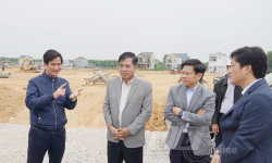 Đẩy nhanh tiến độ xây dựng các khu tái định cư của dự án đường bộ cao tốc Bắc-Nam