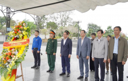 Lãnh đạo tỉnh viếng các Nghĩa trang liệt sỹ quốc gia ở Quảng Trị