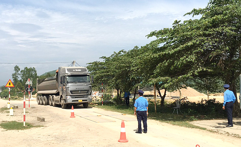 Đặt công tác tuyên truyền bảo đảm trật tự, an toàn giao thông lên hàng đầu