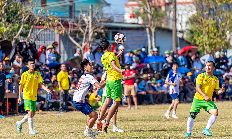 Hào hứng bóng đá ngày xuân