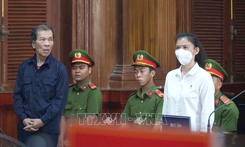 Tuyên phạt bị cáo Hàn Ni 18 tháng tù và Trần Văn Sỹ 24 tháng tù