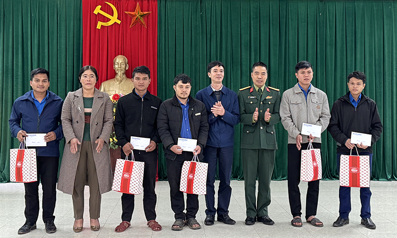 Tổ chức Chương trình "Xuân sẻ chia" tại xã Ngân Thủy