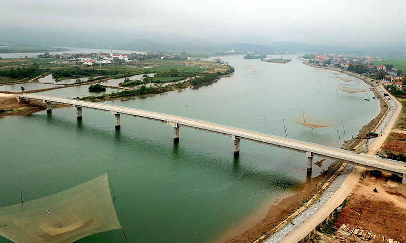 Sông xưa giờ đã bắc cầu