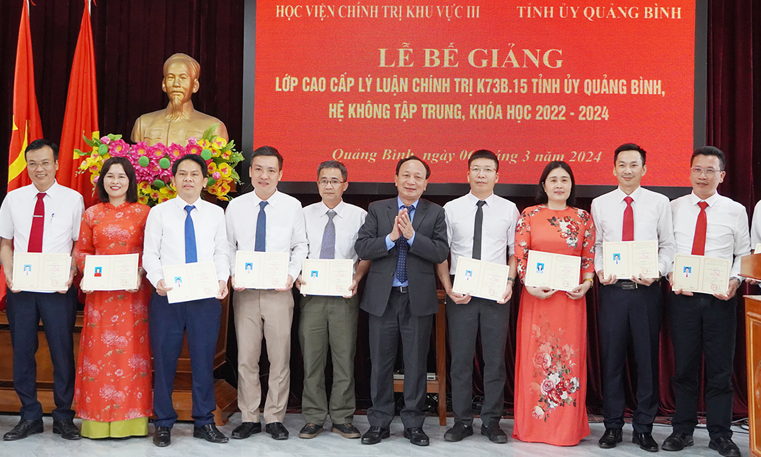 Bế giảng lớp cao cấp lý luận chính trị K73B.15, hệ không tập trung