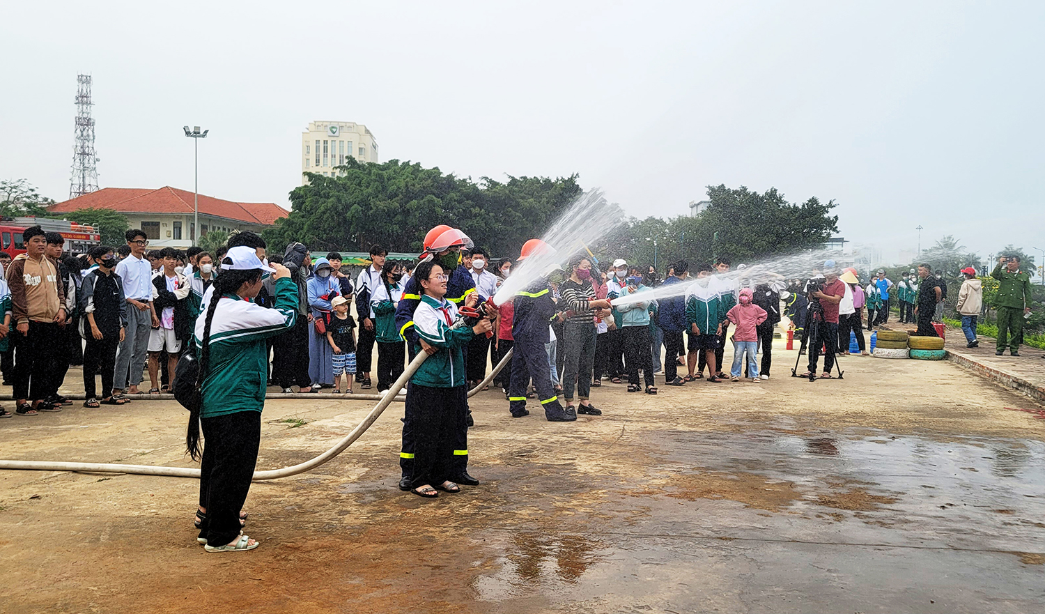 Tuyên truyền, trải nghiệm, thực hành chữa cháy và cứu nạn, cứu hộ