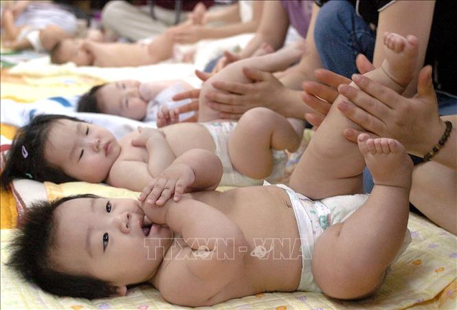 Dự báo tỷ lệ sinh toàn cầu giảm và những tác động đi kèm