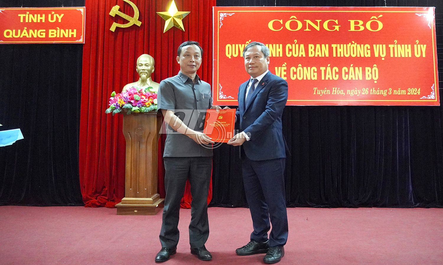 Công bố quyết định điều động đồng chí Mai Văn Minh giữ chức vụ Bí thư Huyện ủy Tuyên Hóa