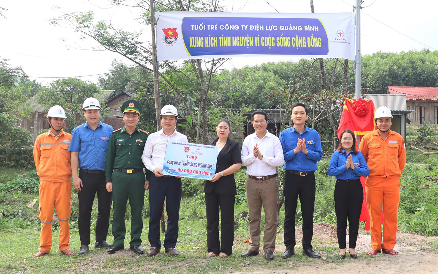 Khánh thành  công trình thanh niên "Thắp sáng đường quê"