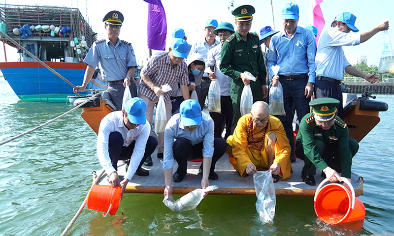 Chung tay bảo vệ, tái tạo và phát triển nguồn lợi thủy sản
