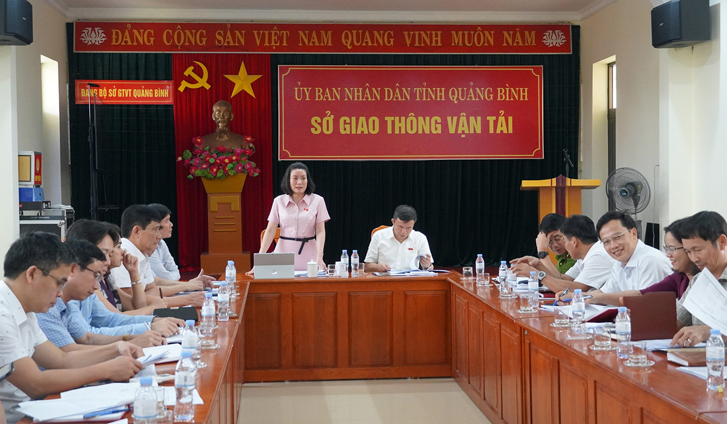 Xây dựng hệ thống pháp luật thống nhất, đồng bộ, khả thi, công khai, minh bạch