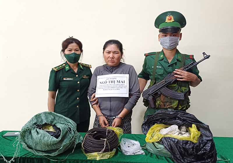 Bắt giữ 2 đối tượng vận chuyển trái phép vật liệu nổ