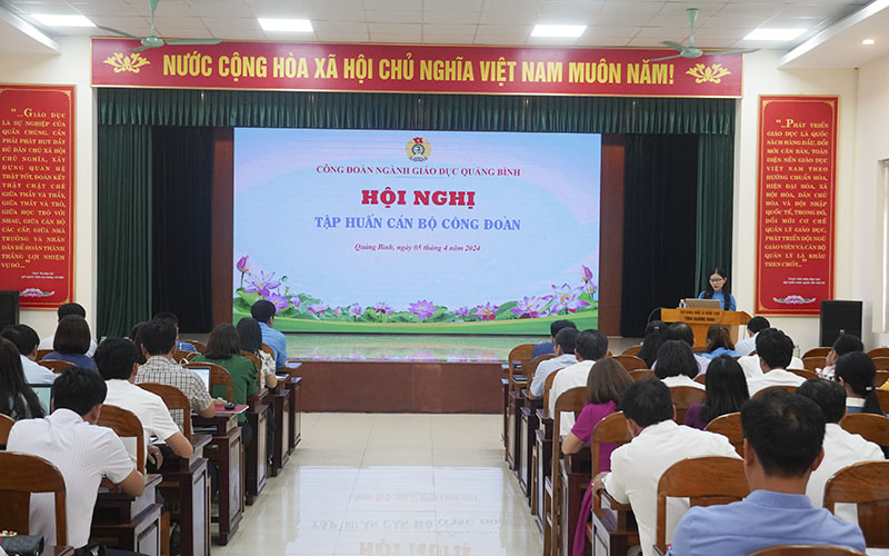 Tập huấn nghiệp vụ cho cán bộ công đoàn cơ sở